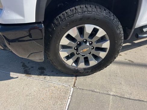 Used 2024 Chevrolet Silverado 2500 Custom image 27