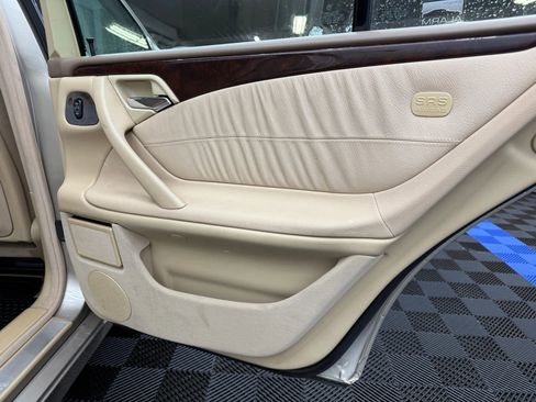 Used 2001 Mercedes-Benz E 430 4MATIC Sedan image 8