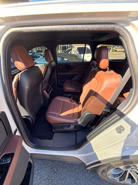 Used 2025 Lincoln Aviator Reserve w/ Illumination Package AWD/4WD image 13