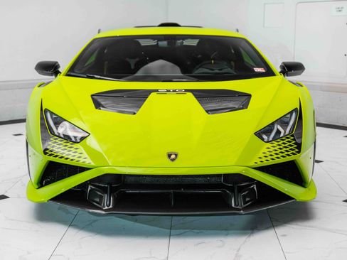 Used 2022 Lamborghini Huracan STO image 4