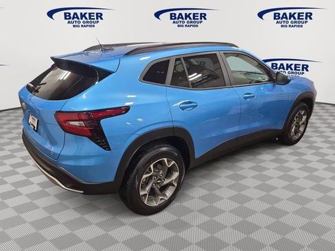 New 2026 Chevrolet Trax LT w/ Sunroof Package FWD image 6