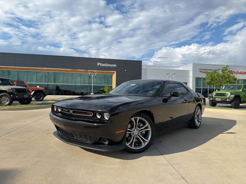 Used 2022 Dodge Challenger R/T RWD image 1