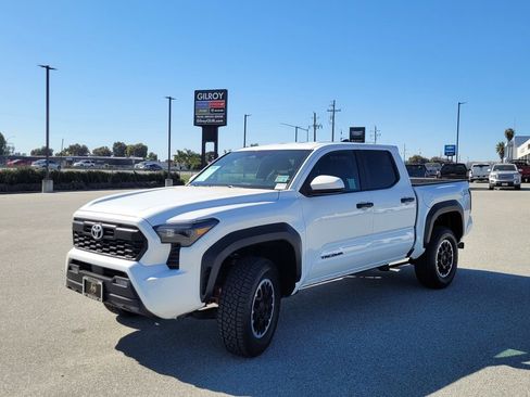 Used 2024 Toyota Tacoma TRD Off-Road AWD/4WD image 10