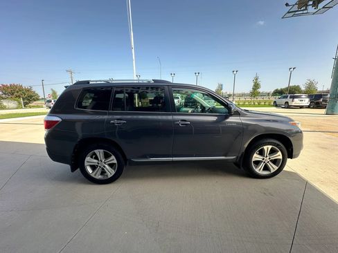 Used 2012 Toyota Highlander Limited w/ Tow Pkg FWD image 6