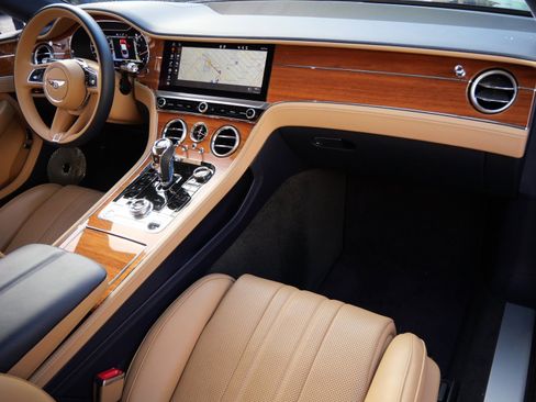 Used 2023 Bentley Continental GT V8 image 19