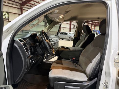 Used 2019 RAM 1500 Big Horn RWD image 13