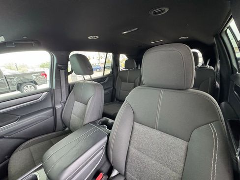 Used 2025 GMC Acadia Elevation image 14