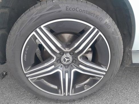 Used 2024 Mercedes-Benz GLC 300 4MATIC image 19