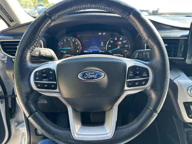 Used 2021 Ford Explorer XLT w/ Equipment Group 202A AWD/4WD image 31