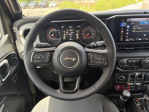 Used 2025 Jeep Wrangler Sport AWD/4WD image 20
