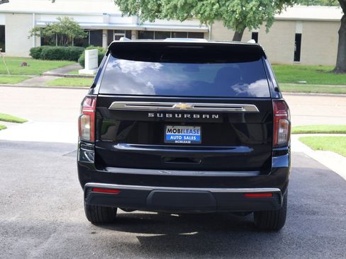Used 2023 Chevrolet Suburban LS RWD image 6