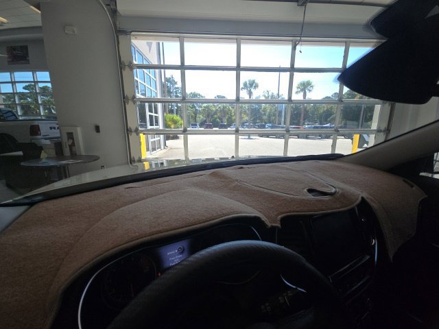 Used 2019 Jeep Cherokee Overland w/ Technology Group FWD image 18