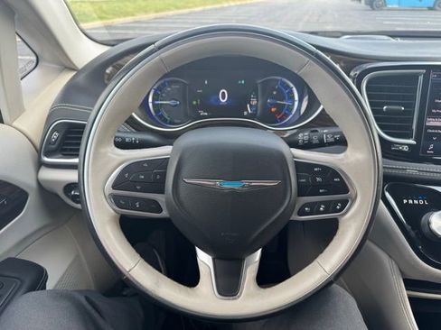 Used 2021 Chrysler Pacifica Limited image 23