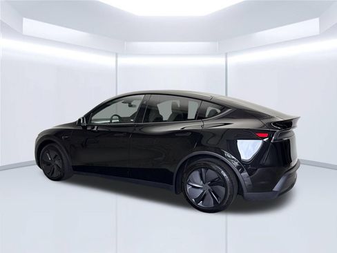 Used 2026 Tesla Model Y AWD image 3