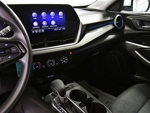 Used 2024 Chevrolet Trax LS w/ LS Convenience Package image 19