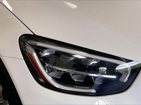 Used 2021 Mercedes-Benz GLC 300 4MATIC image 32