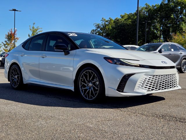 Used 2025 Toyota Camry XSE FWD image 7