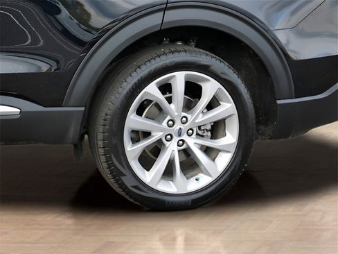 Used 2023 Ford Explorer Platinum w/ Technology Package image 9