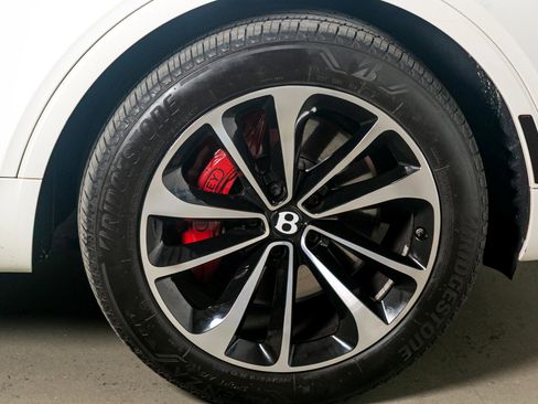 Used 2017 Bentley Bentayga image 20