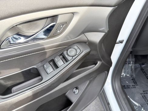 Used 2023 Chevrolet Traverse LT image 22