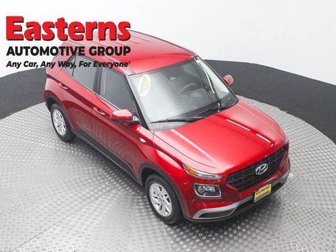 Used 2025 Hyundai Venue SE FWD image 3