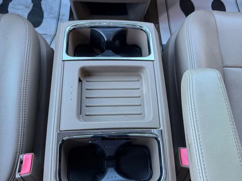 Used 2013 Chrysler Town & Country Touring image 13