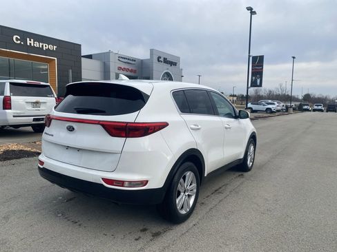Used 2019 Kia Sportage LX image 2