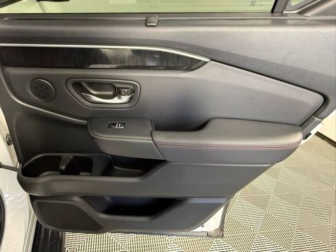 Used 2025 Honda Pilot Black Edition image 39