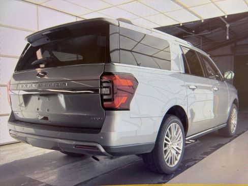 Used 2024 Ford Expedition Max Limited AWD/4WD image 3