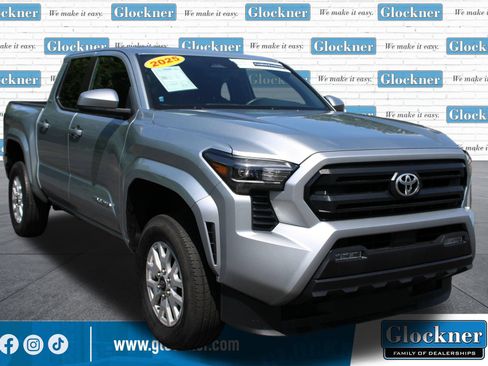 Used 2025 Toyota Tacoma SR5 AWD/4WD image 3