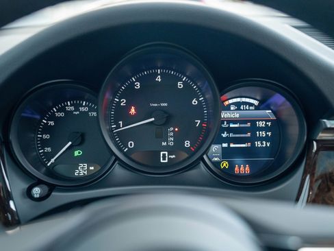 New 2026 Porsche Macan image 16