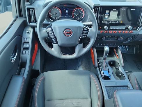 Used 2025 Nissan Frontier PRO-4X w/ Pro Convenience Package image 12