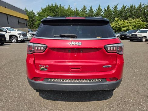 Used 2018 Jeep Compass Latitude w/ Cold Weather Group AWD/4WD image 6