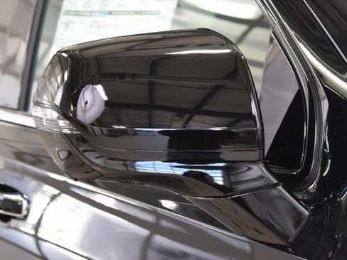 New 2026 Chevrolet Suburban High Country image 18