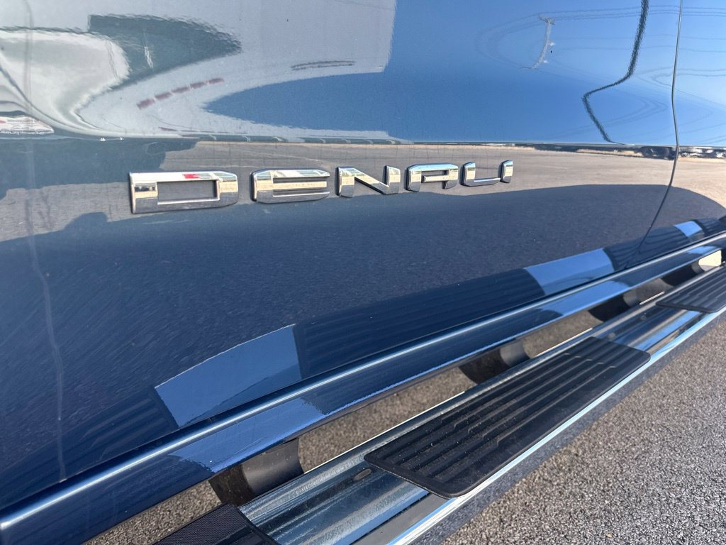 Used 2024 GMC Sierra 1500 Denali w/ Technology Package AWD/4WD image 9