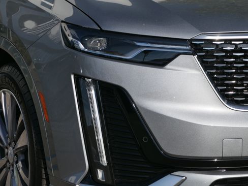 Certified 2025 Cadillac XT6 Premium Luxury FWD image 10
