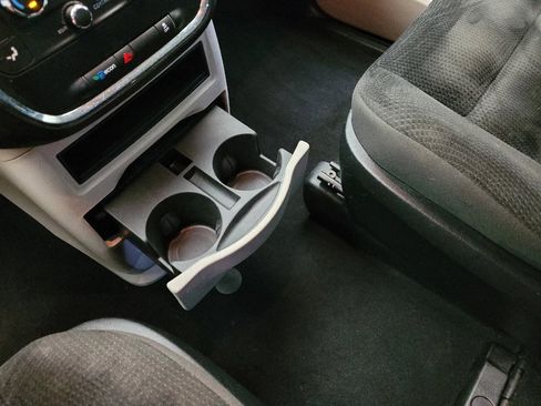 Used 2019 Dodge Grand Caravan SE FWD image 26