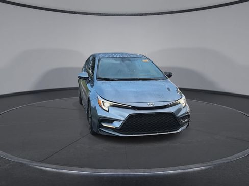 Used 2024 Toyota Corolla SE FWD image 3