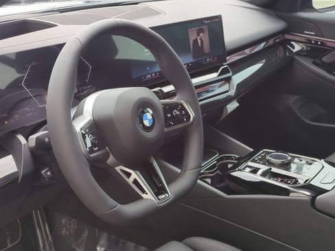 Used 2027 BMW 530i xDrive w/ M Sport Package AWD/4WD image 18