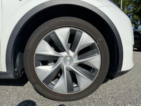 Used 2022 Tesla Model Y Long Range image 7