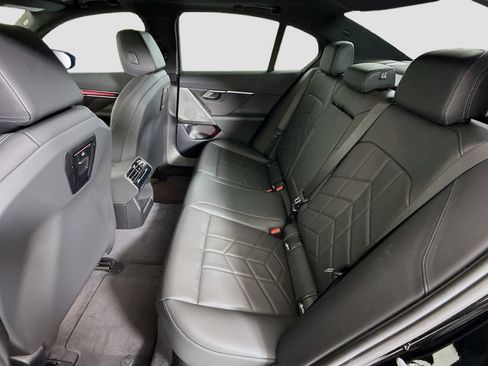 Used 2025 BMW i5 eDrive40i w/ Premium Package RWD image 21