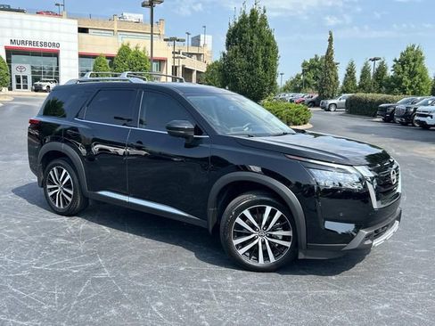Used 2025 Nissan Pathfinder Platinum w/ Cargo Package FWD image 2