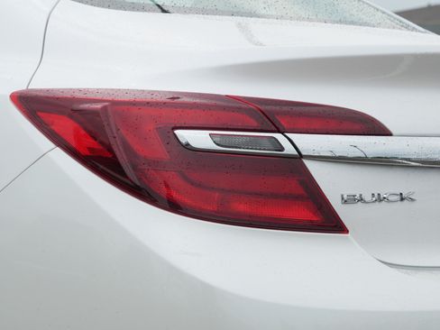Used 2017 Buick Regal FWD image 17