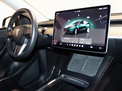 Used 2022 Tesla Model Y Long Range AWD/4WD image 55