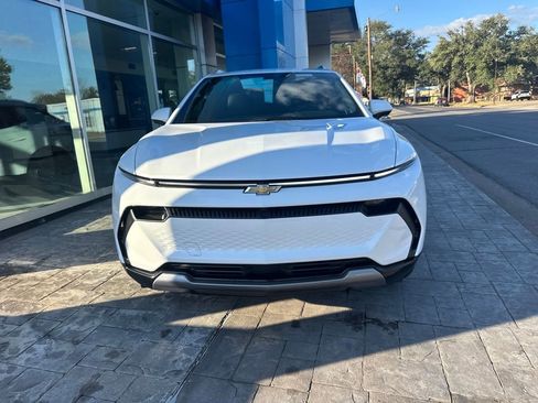 New 2026 Chevrolet Equinox EV LT image 2