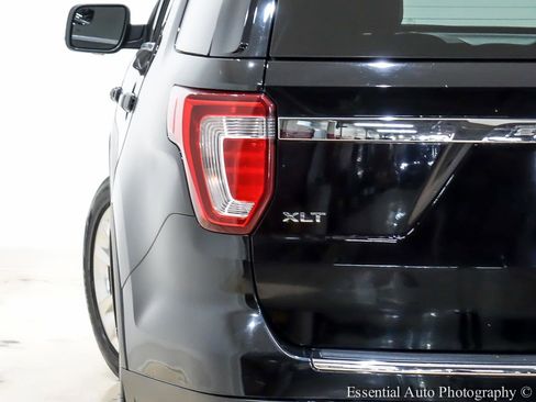 Used 2018 Ford Explorer XLT w/ Equipment Group 202A image 8