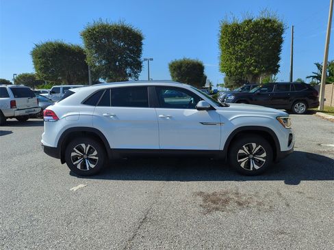 New 2026 Volkswagen Atlas Cross Sport SE image 3
