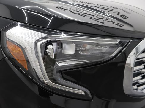 Used 2018 GMC Terrain Denali w/ Comfort Package AWD/4WD image 23