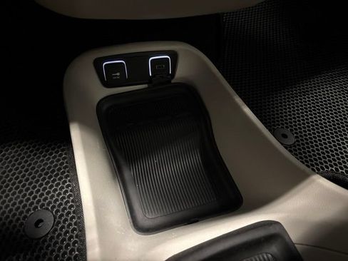 Used 2020 Chrysler Pacifica Touring-L FWD image 25