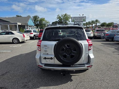 Used 2011 Toyota RAV4 4WD image 5